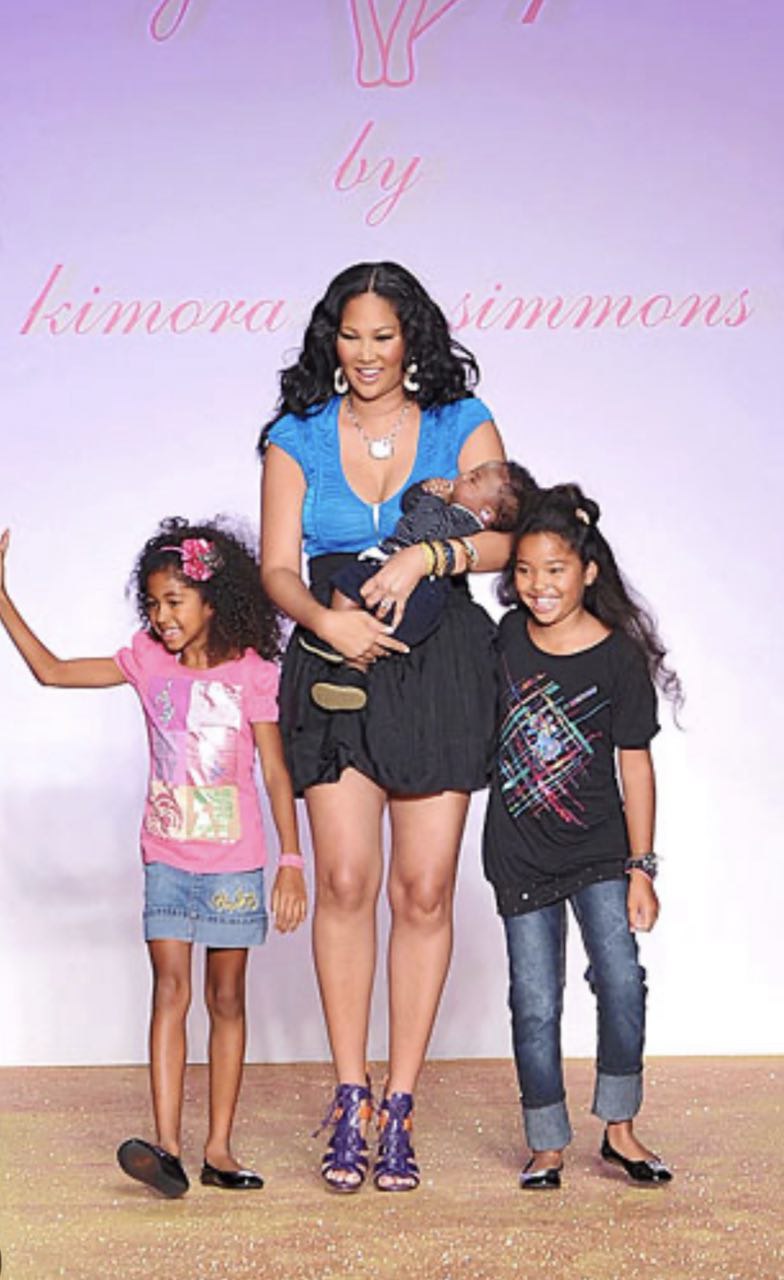 Kimora Lee Simmons - Fashion Show with Daughters
